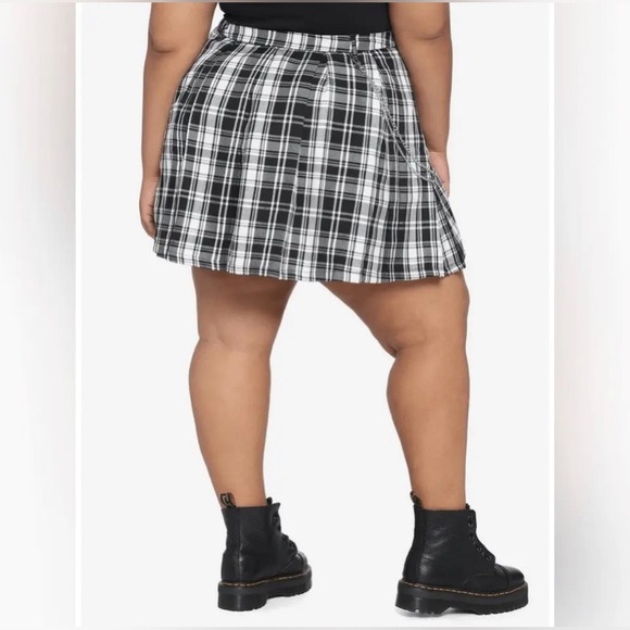 Hot Topic Black/White Plaid Schoolgirl Skirt size XL - Picture 4 of 15